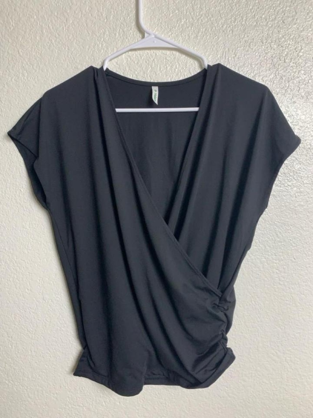 Halara Crossover V-Neck Ruched Athleisure Performance Top Cap Sleeve Black Small